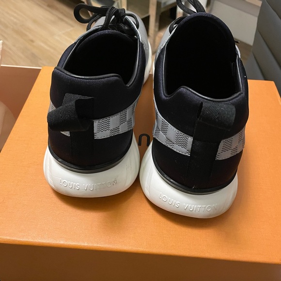 Very Rare Louis Vuitton Fastlane Sneaker in Gray - Picture 6 of 8